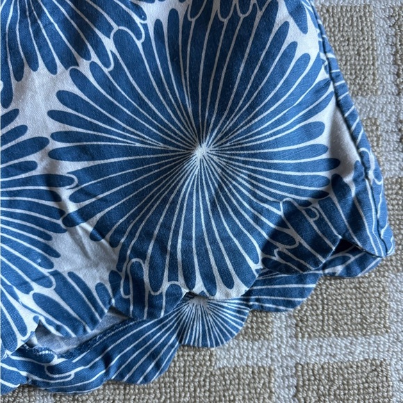 J. Crew Blue Floral Print Scalloped Hem Cotton Resort Preppy Vacation Shorts 2 - Picture 5 of 5